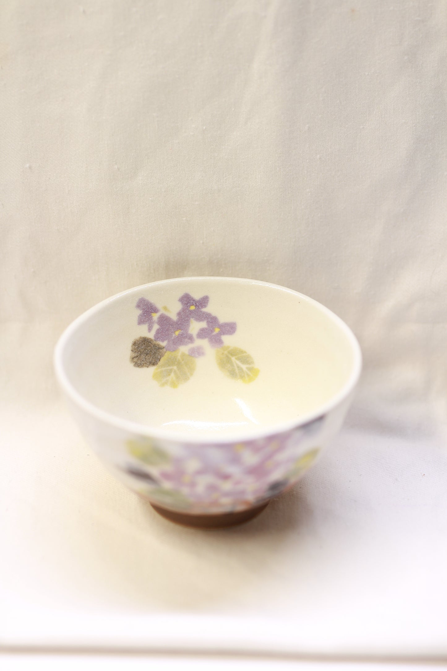 Yutakagama Rikyu Chawan White Hydrangea