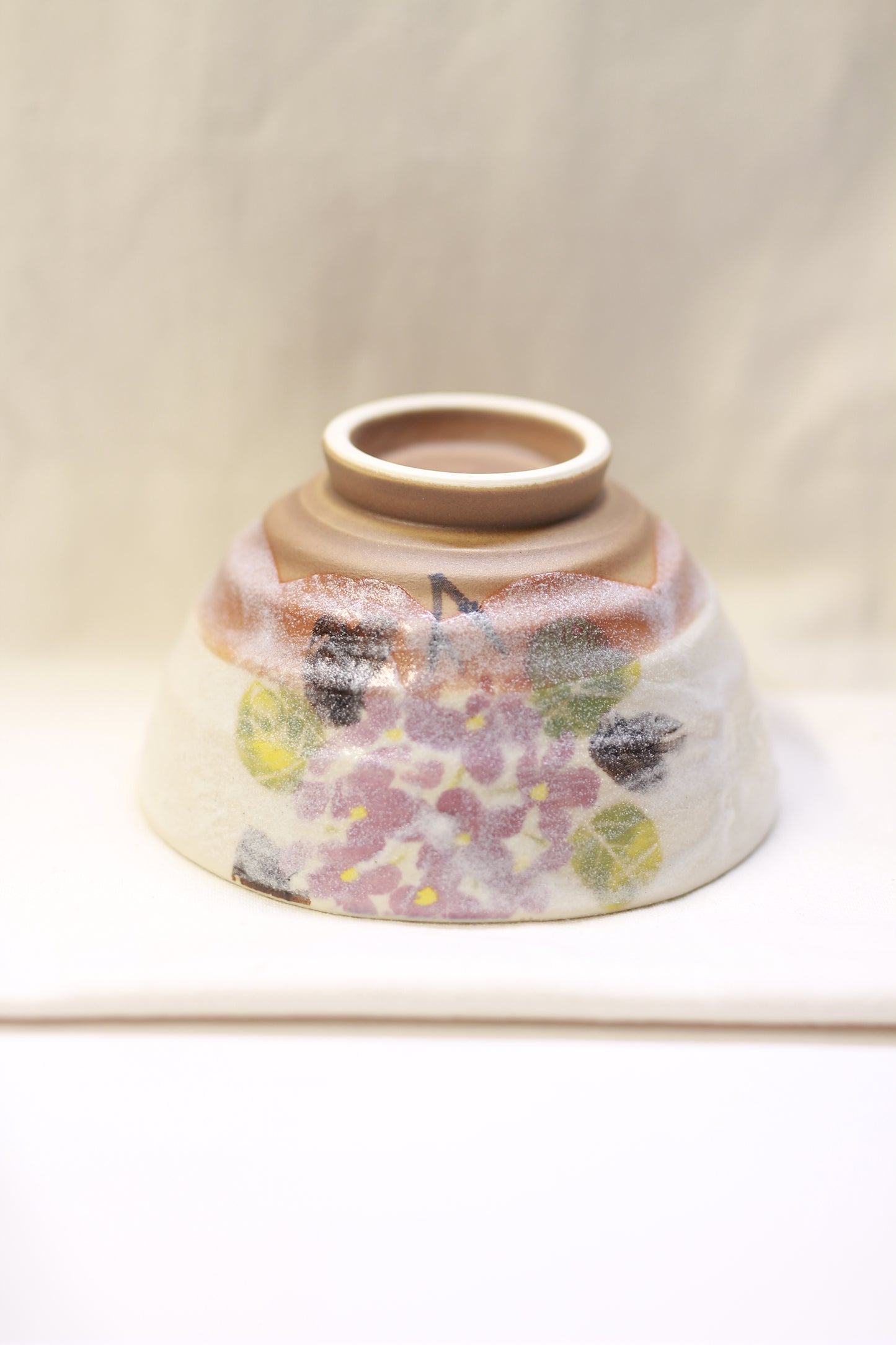 Yutakagama Rikyu Chawan White Hydrangea
